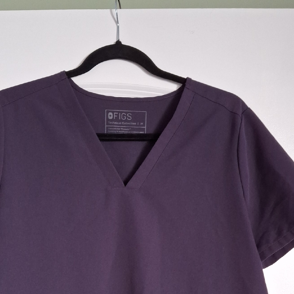 FIGS Women's Purple Top Sie Mediu.m For Sake